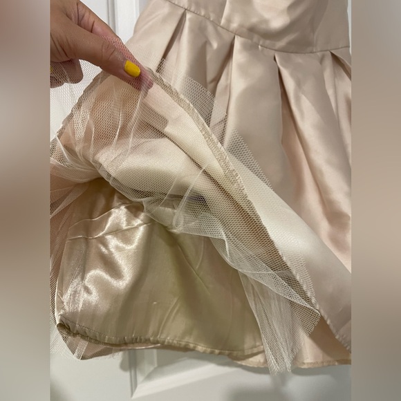 Cute evening dress worn once or twice. Very classy. Size M. - Picture 3 of 5